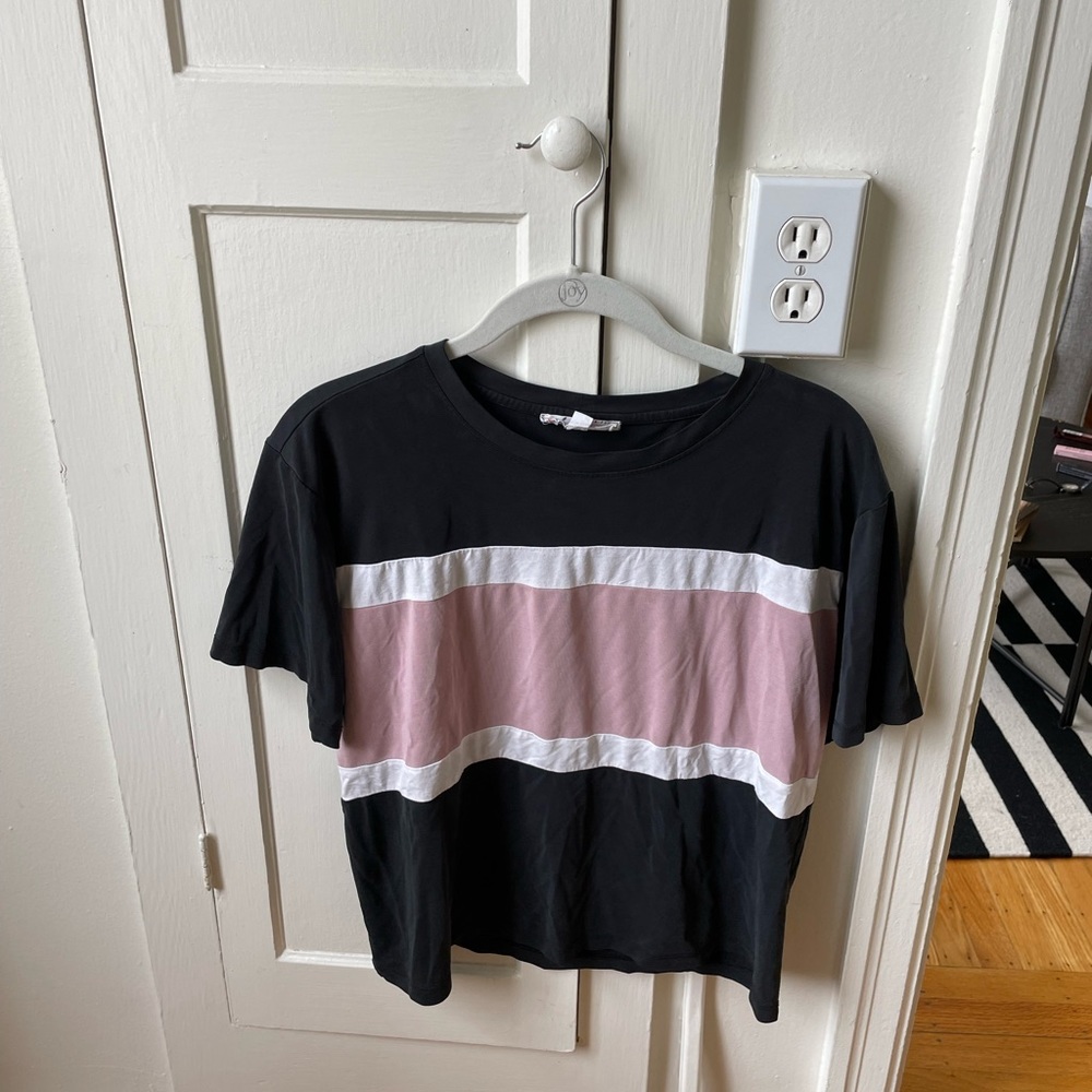 Cropped black t-shirt
